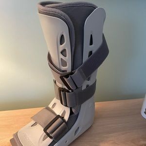 Aircast walking Boot 2